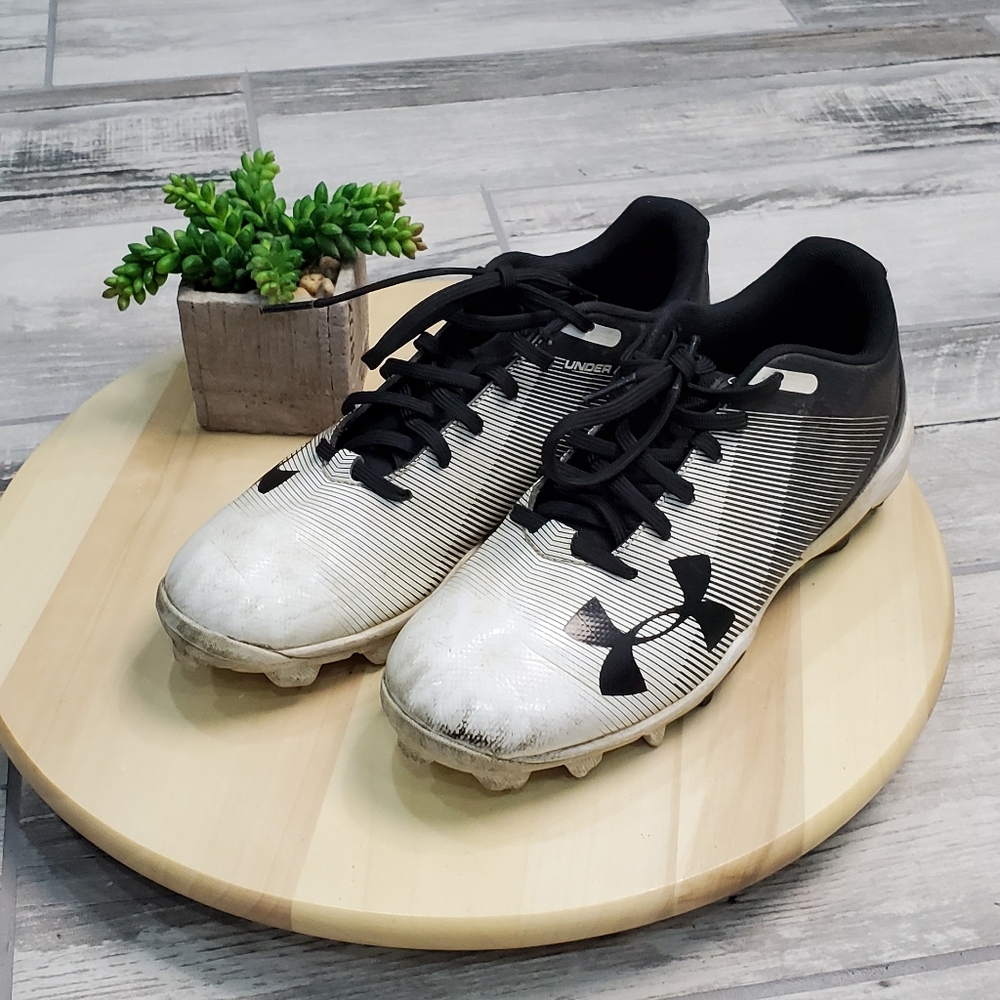 Under Armour sports football clogs Size 6.5